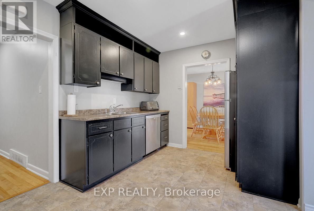 576 BROWNING AVENUE - 16