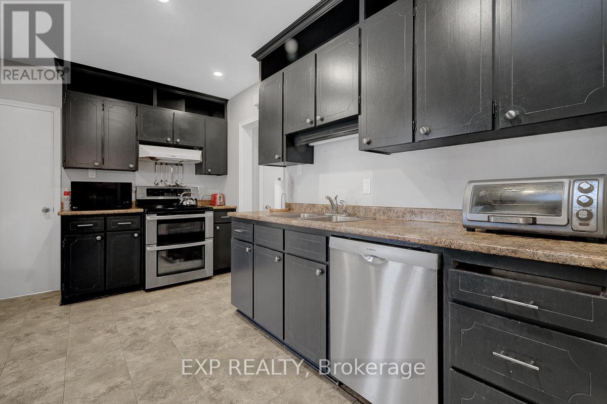 576 BROWNING AVENUE - 18