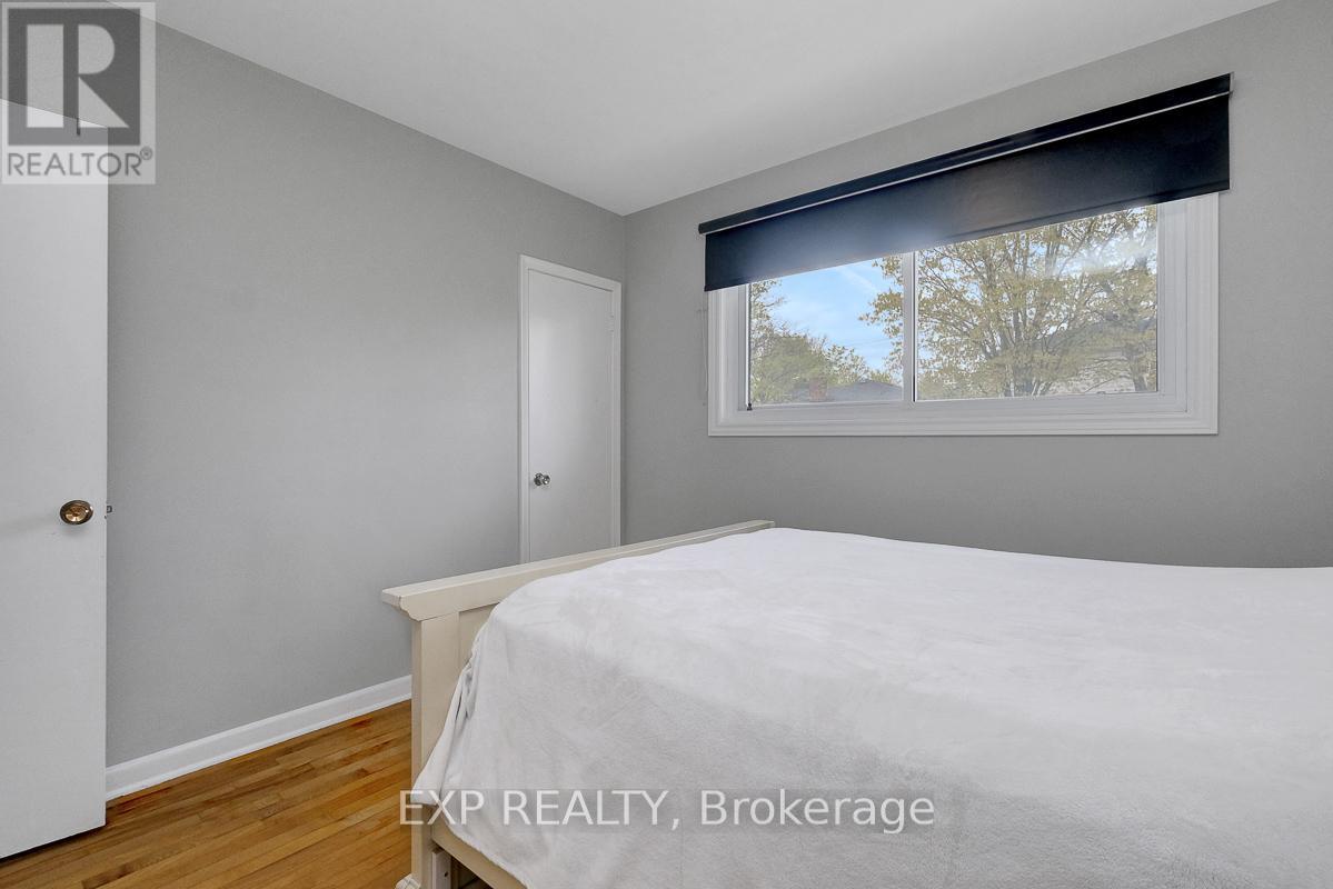 576 BROWNING AVENUE - 23