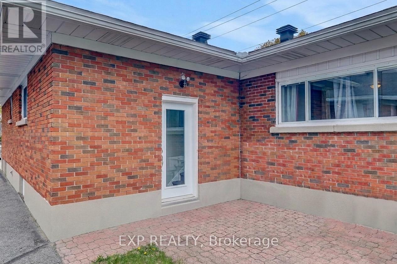 576 BROWNING AVENUE - 27