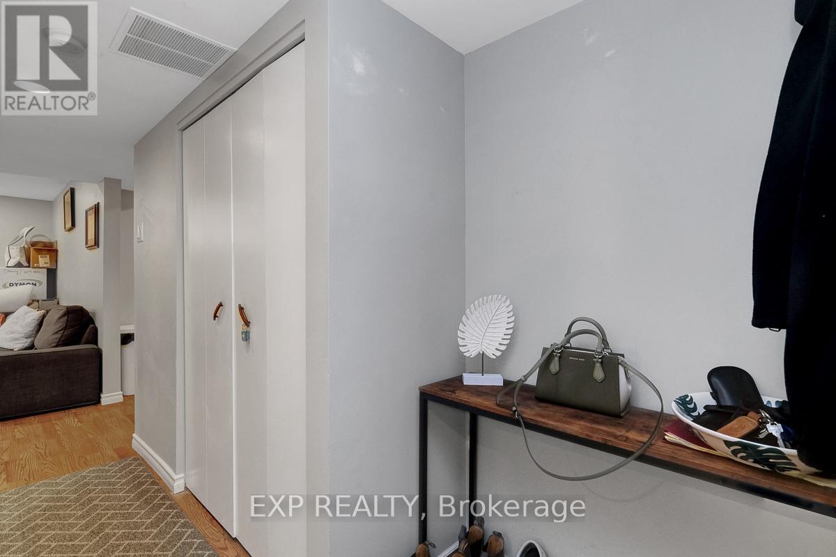 576 BROWNING AVENUE - 29