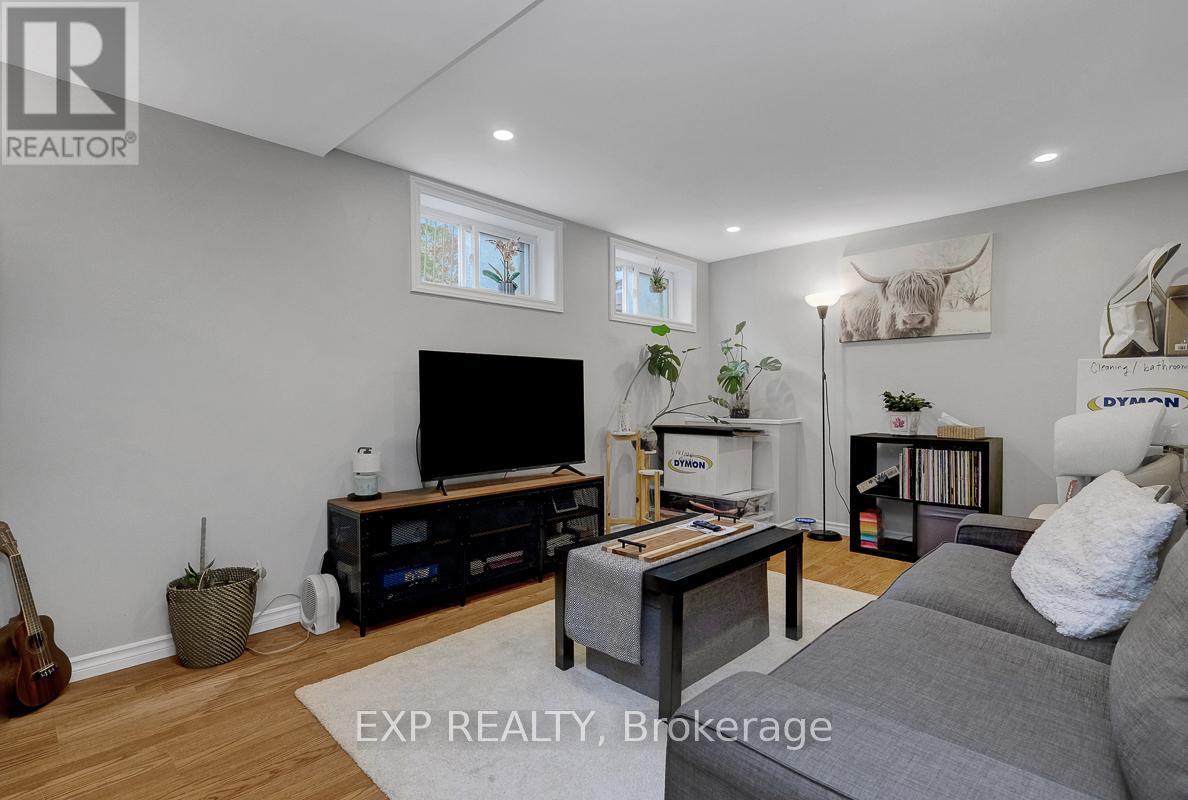 576 BROWNING AVENUE - 30