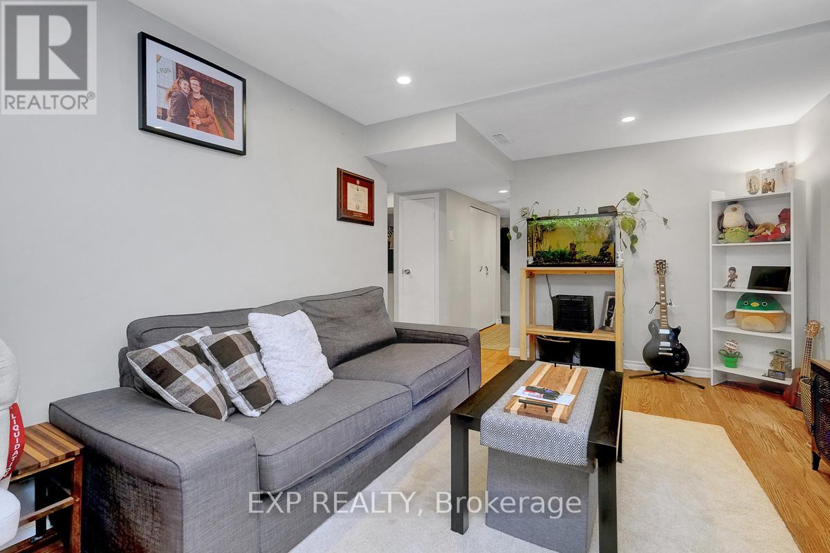 576 BROWNING AVENUE - 32