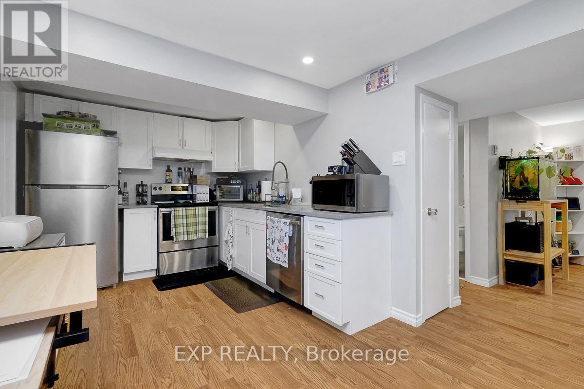 576 BROWNING AVENUE - 33