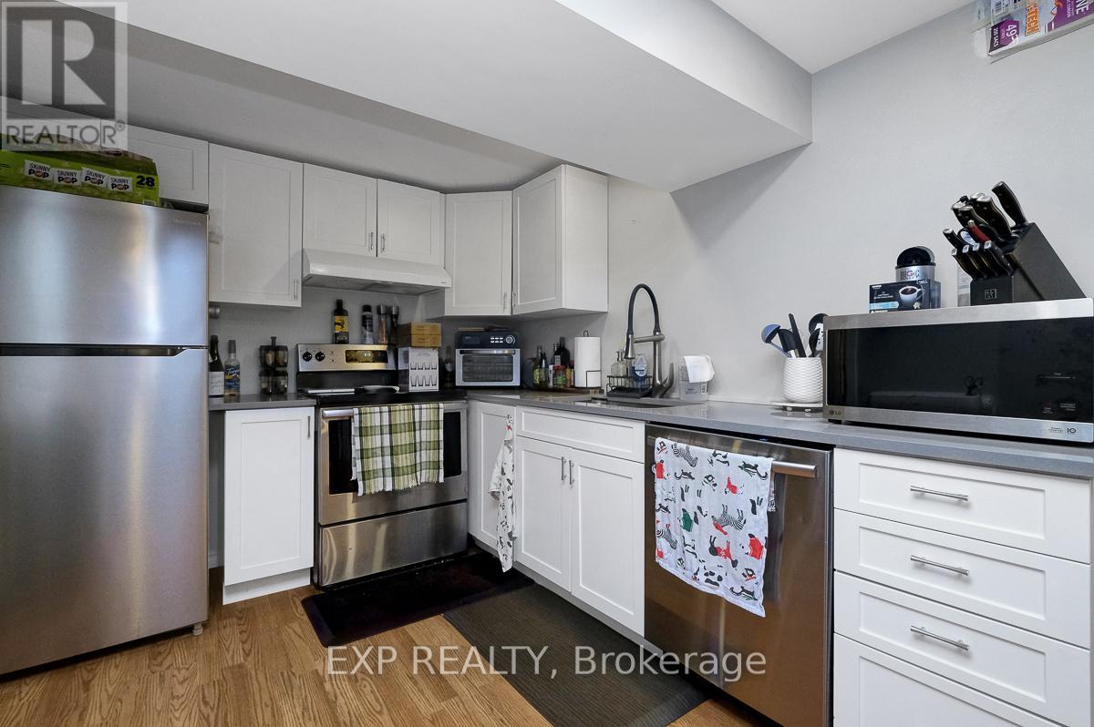 576 BROWNING AVENUE - 35