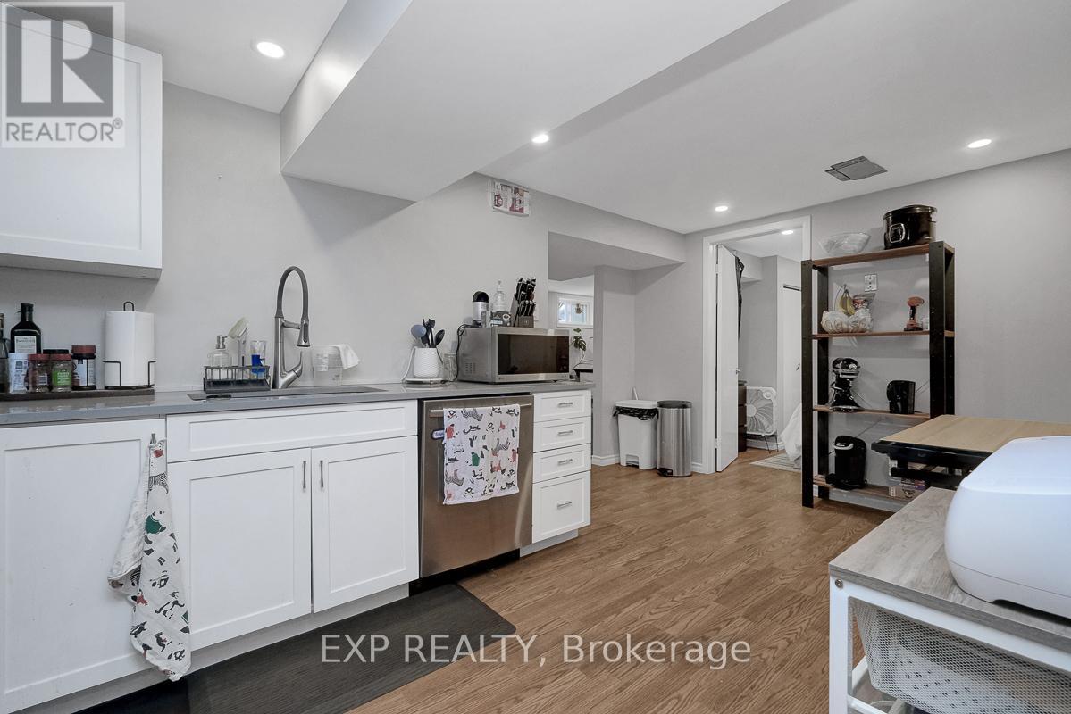 576 BROWNING AVENUE - 36