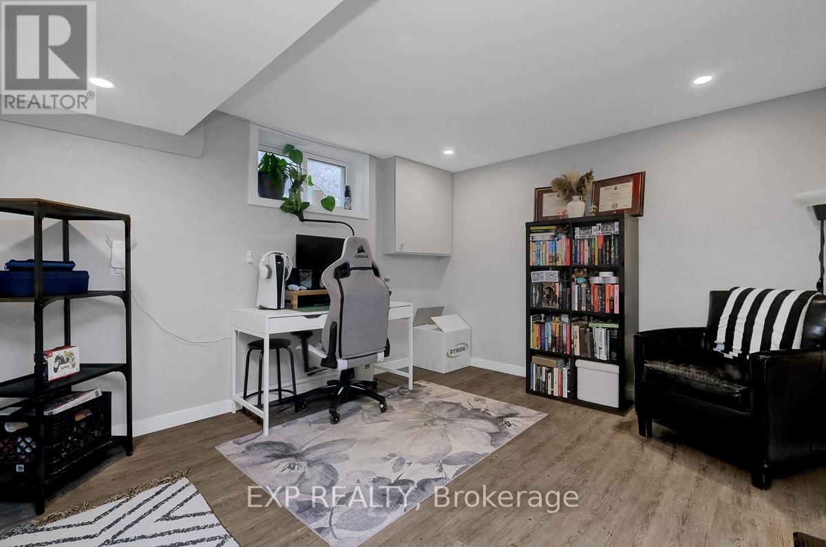 576 BROWNING AVENUE - 37