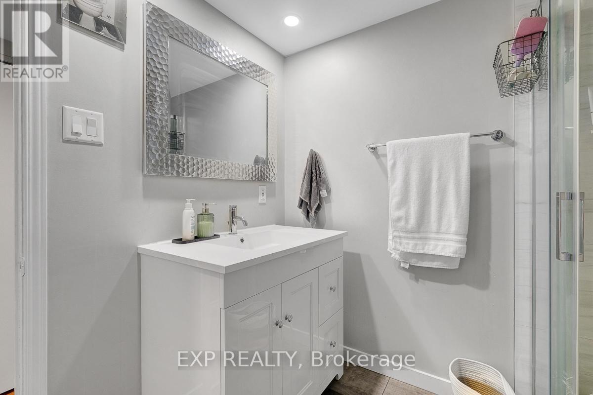 576 BROWNING AVENUE - 42
