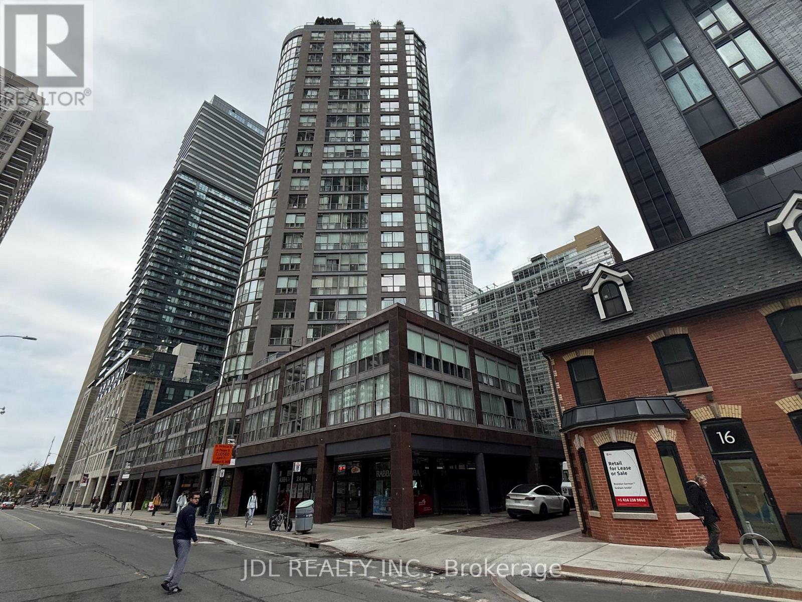 #2002 24 WELLESLEY STREET W - 1