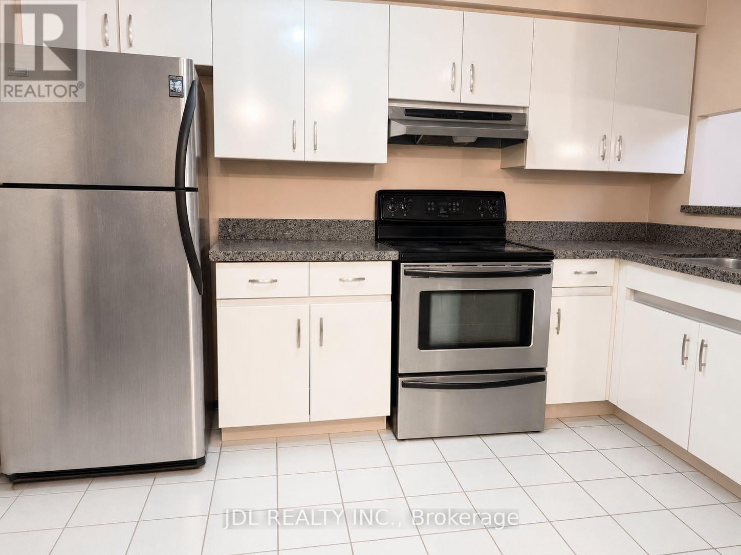 #2002 24 WELLESLEY STREET W - 3