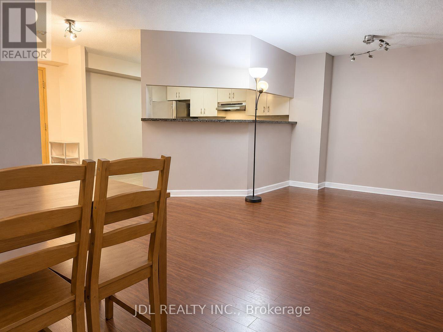 #2002 24 WELLESLEY STREET W - 6