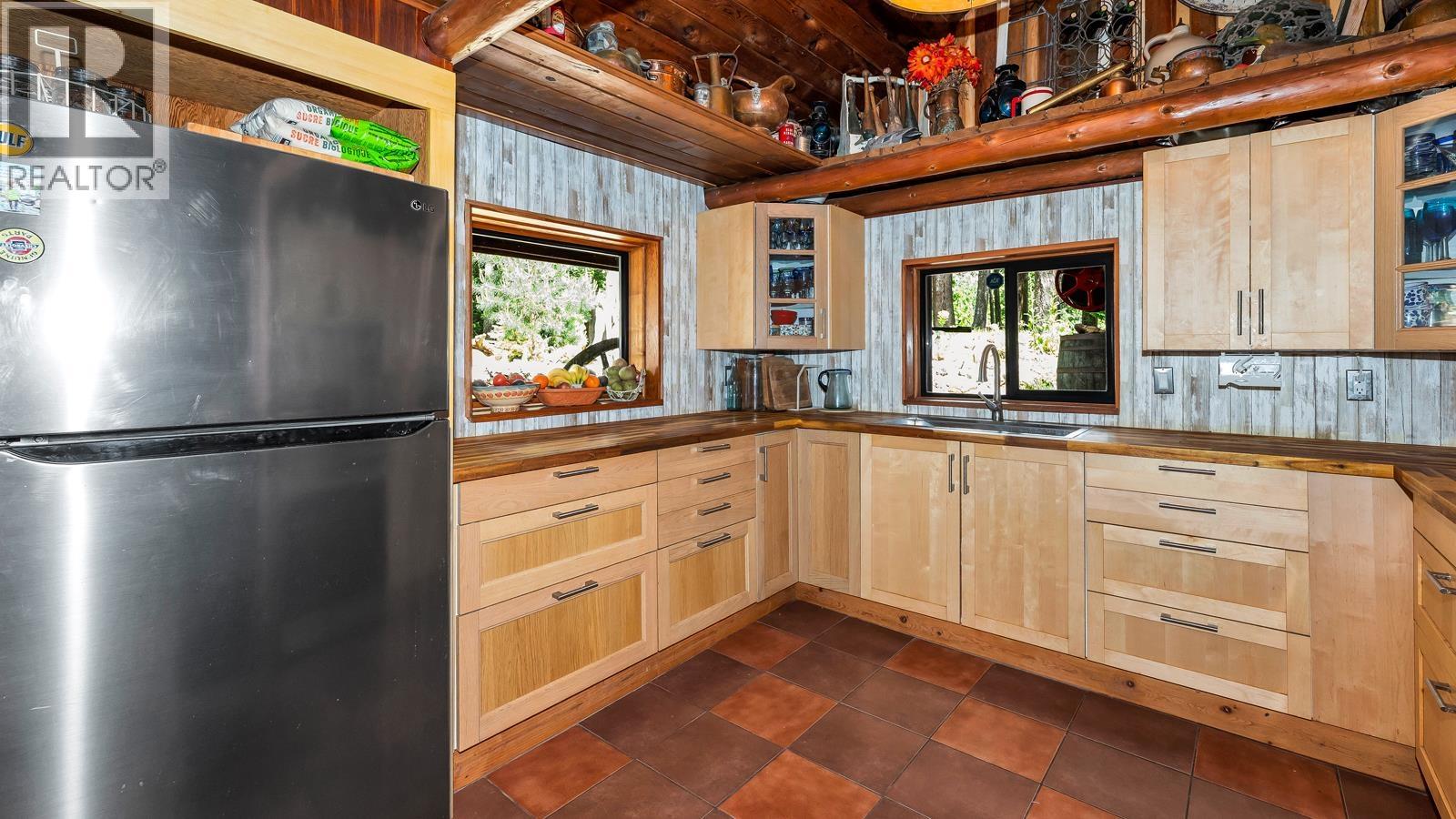 604 WAUGH ROAD, Mayne Island