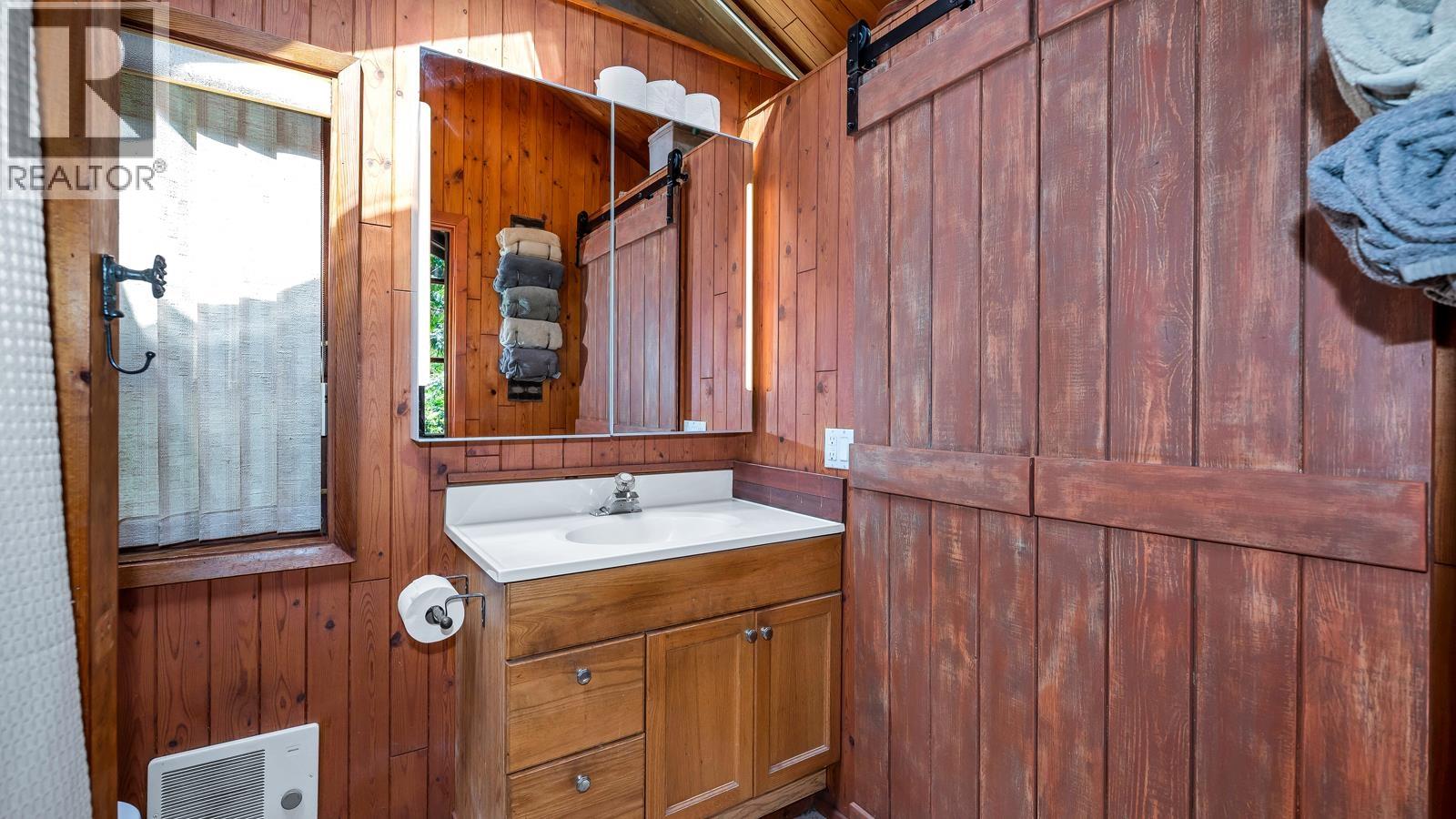 604 WAUGH ROAD, Mayne Island