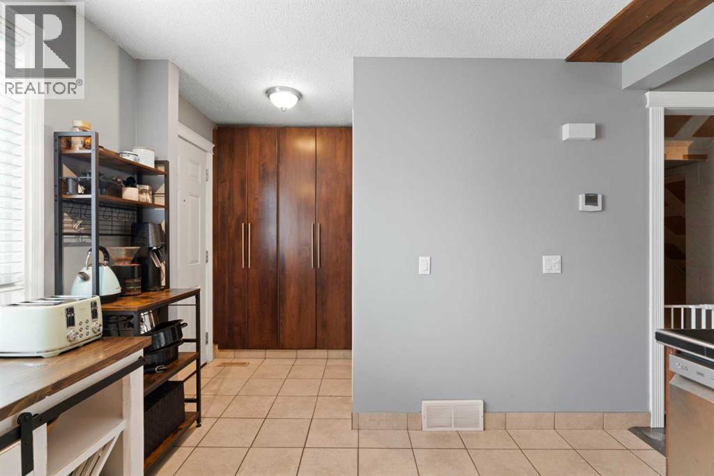 530 Woodbine Boulevard SW - 17