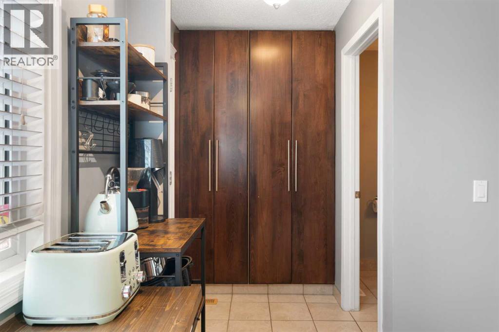 530 Woodbine Boulevard SW - 18