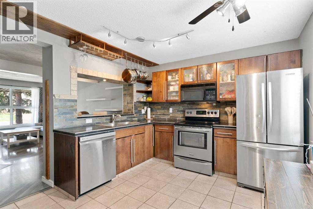 530 Woodbine Boulevard SW - 4