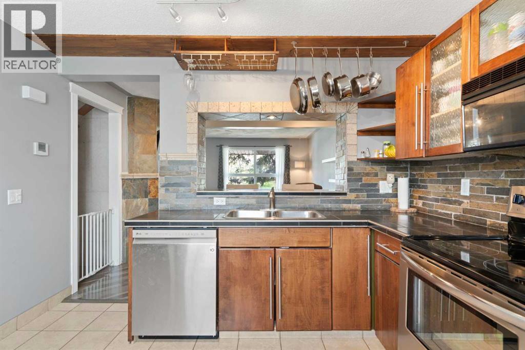 530 Woodbine Boulevard SW - 7