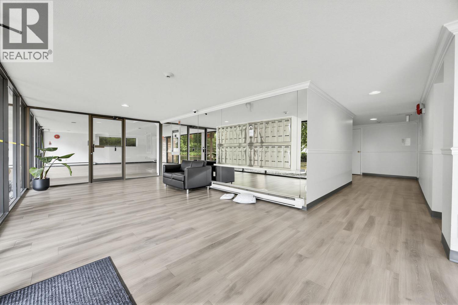 310 360 E 2ND STREET, North Vancouver