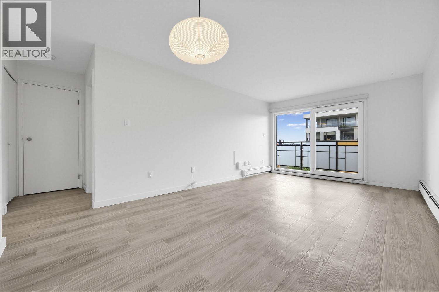 310 360 E 2ND STREET, North Vancouver