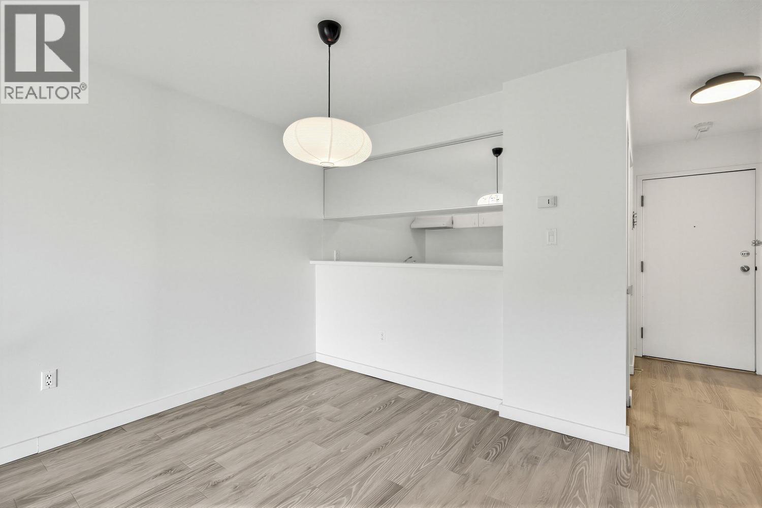 310 360 E 2ND STREET, North Vancouver