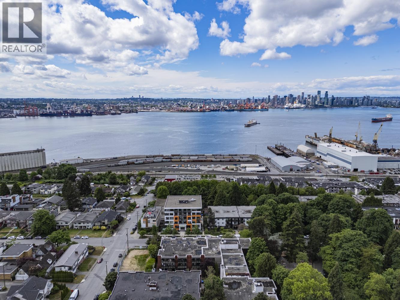 310 360 E 2ND STREET, North Vancouver