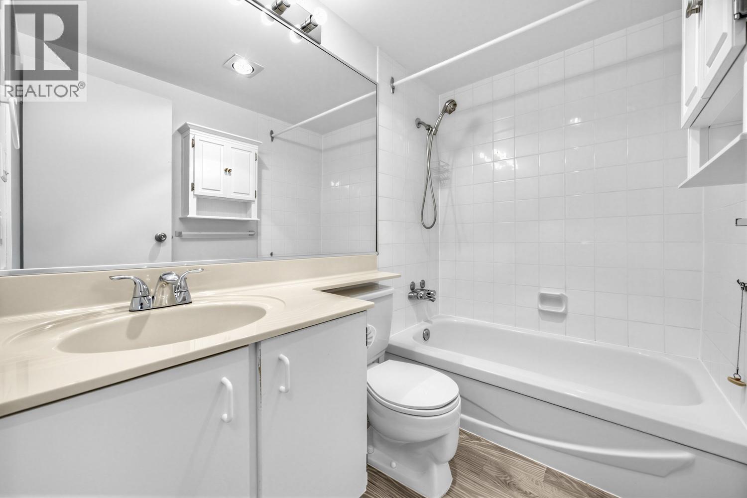 310 360 E 2ND STREET, North Vancouver