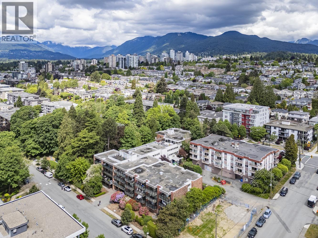310 360 E 2ND STREET, North Vancouver