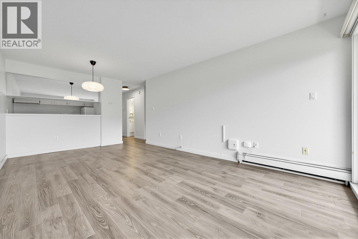 310 360 E 2ND STREET, North Vancouver