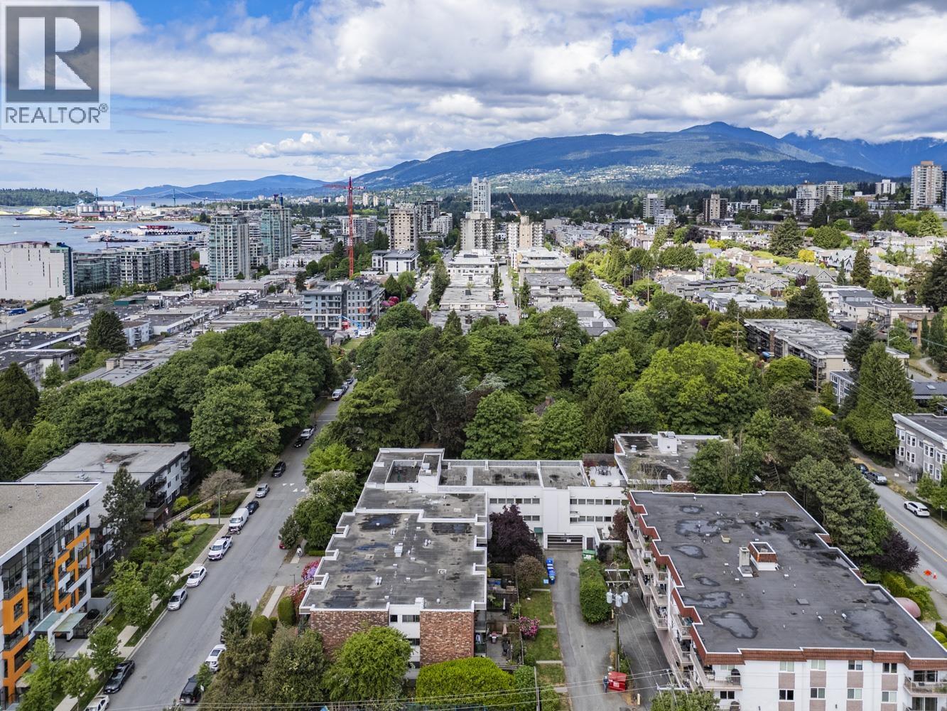 310 360 E 2ND STREET, North Vancouver