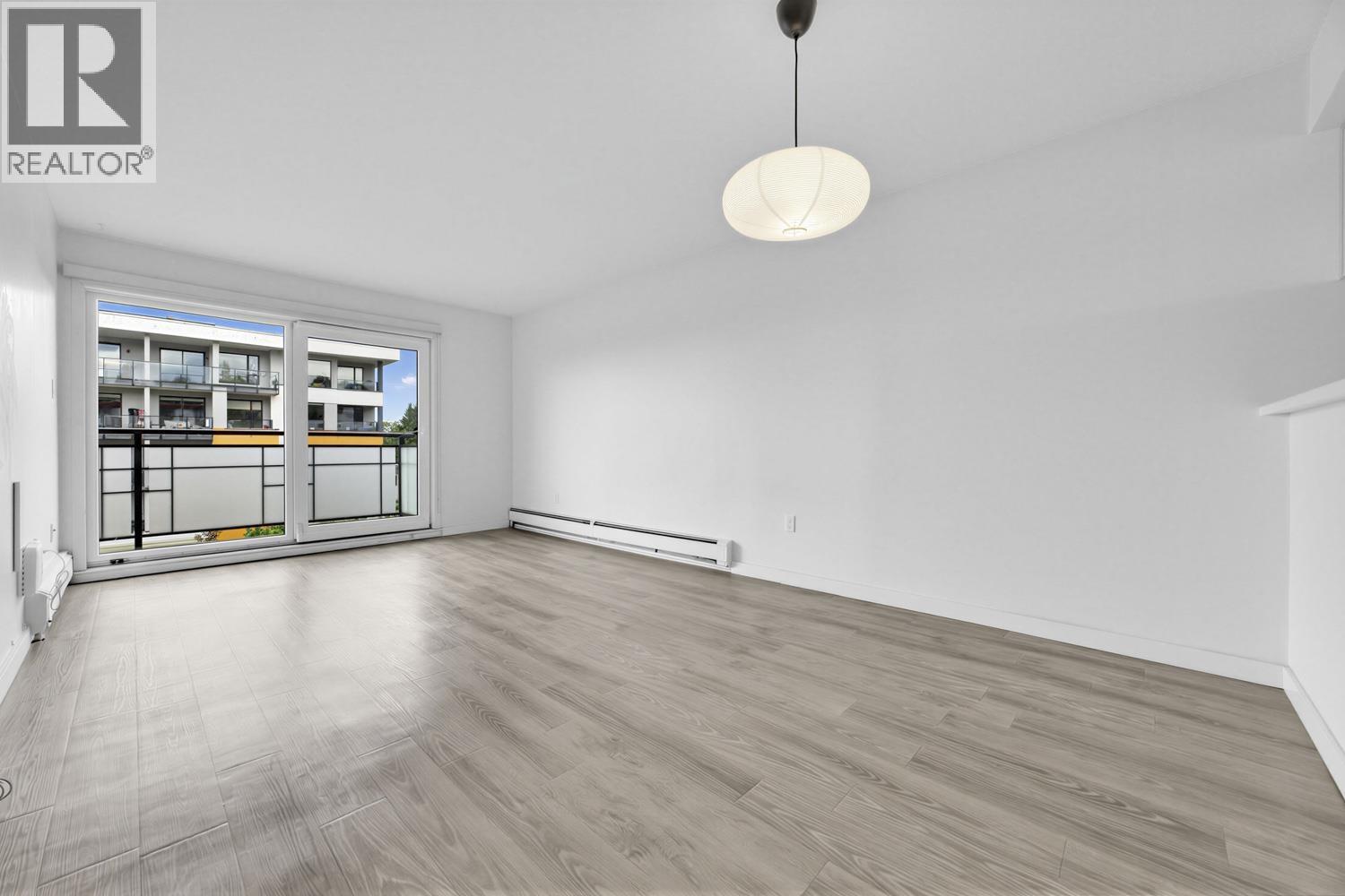 310 360 E 2ND STREET, North Vancouver