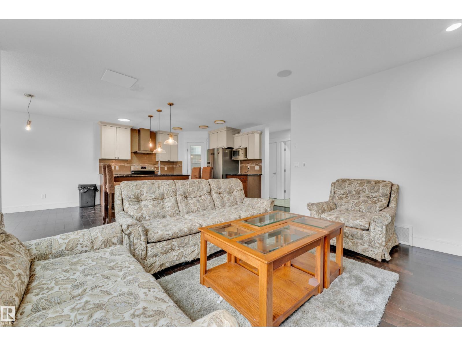 3219 16 AV NW - 18