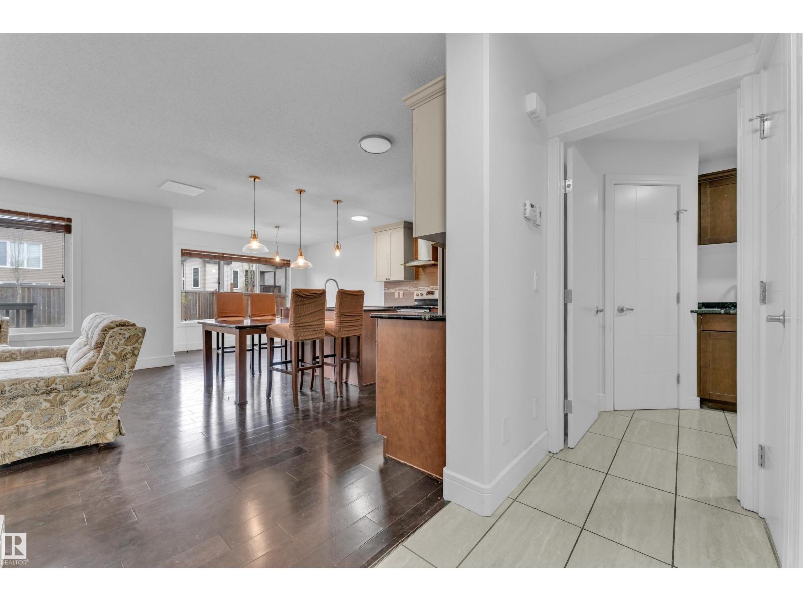 3219 16 AV NW - 8
