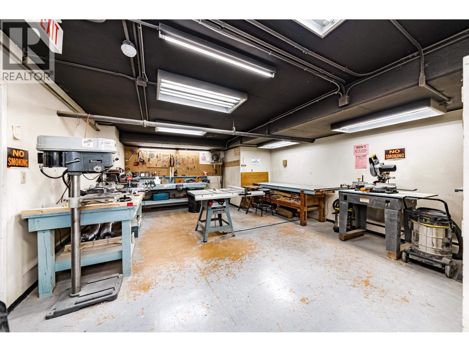 702 3771 BARTLETT COURT, Burnaby