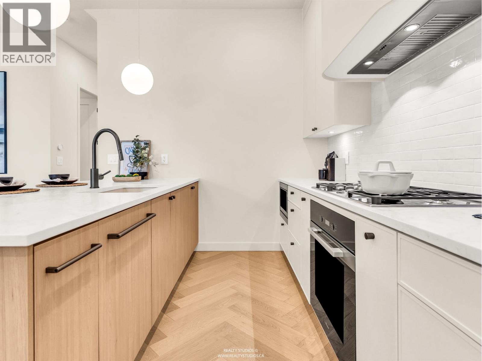2 2043 W 45TH AVENUE, Vancouver