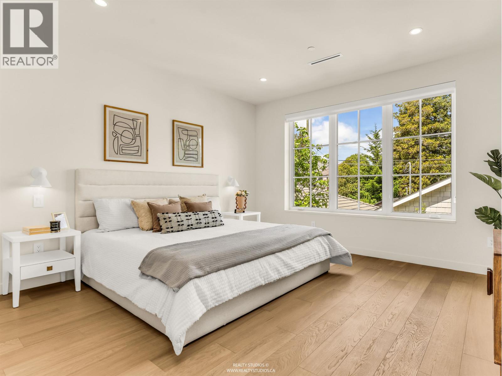 2 2043 W 45TH AVENUE, Vancouver