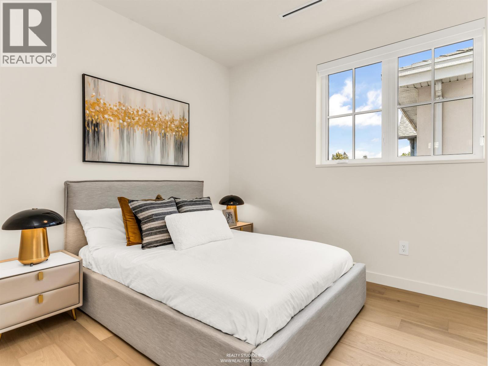 2 2043 W 45TH AVENUE, Vancouver