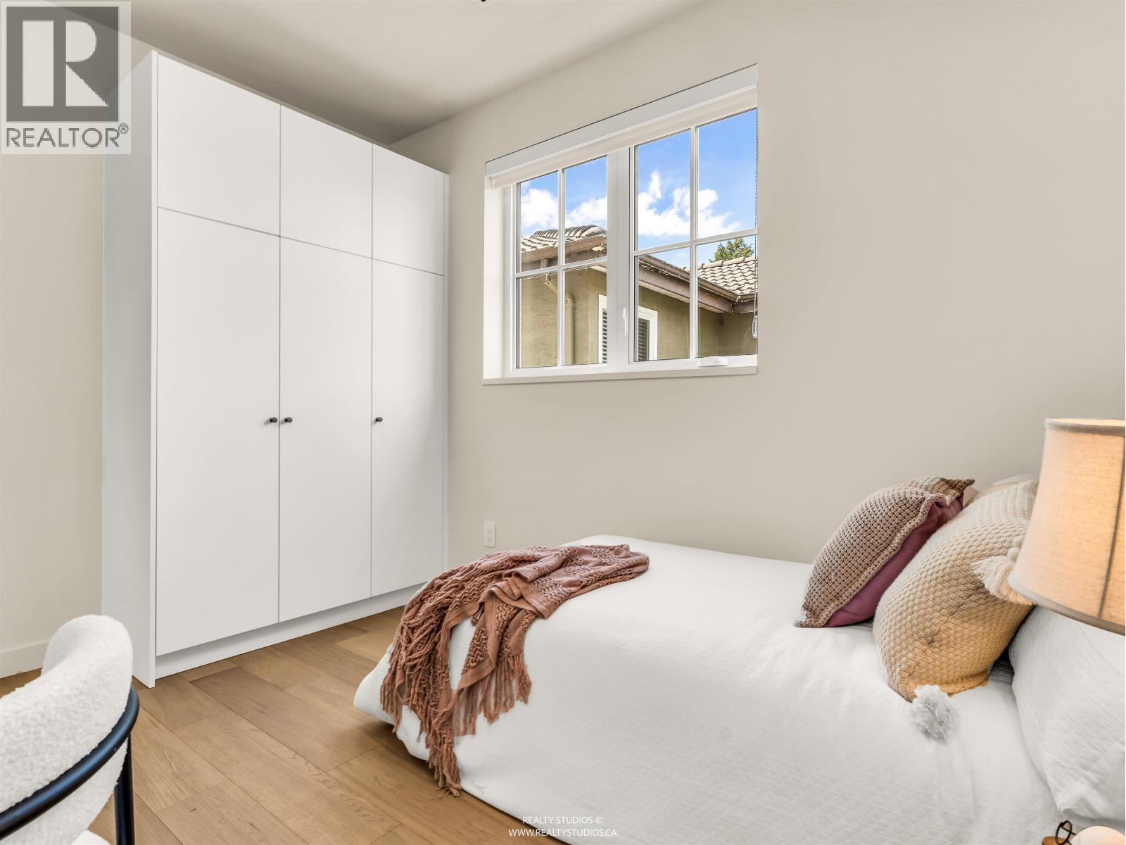 2 2043 W 45TH AVENUE, Vancouver