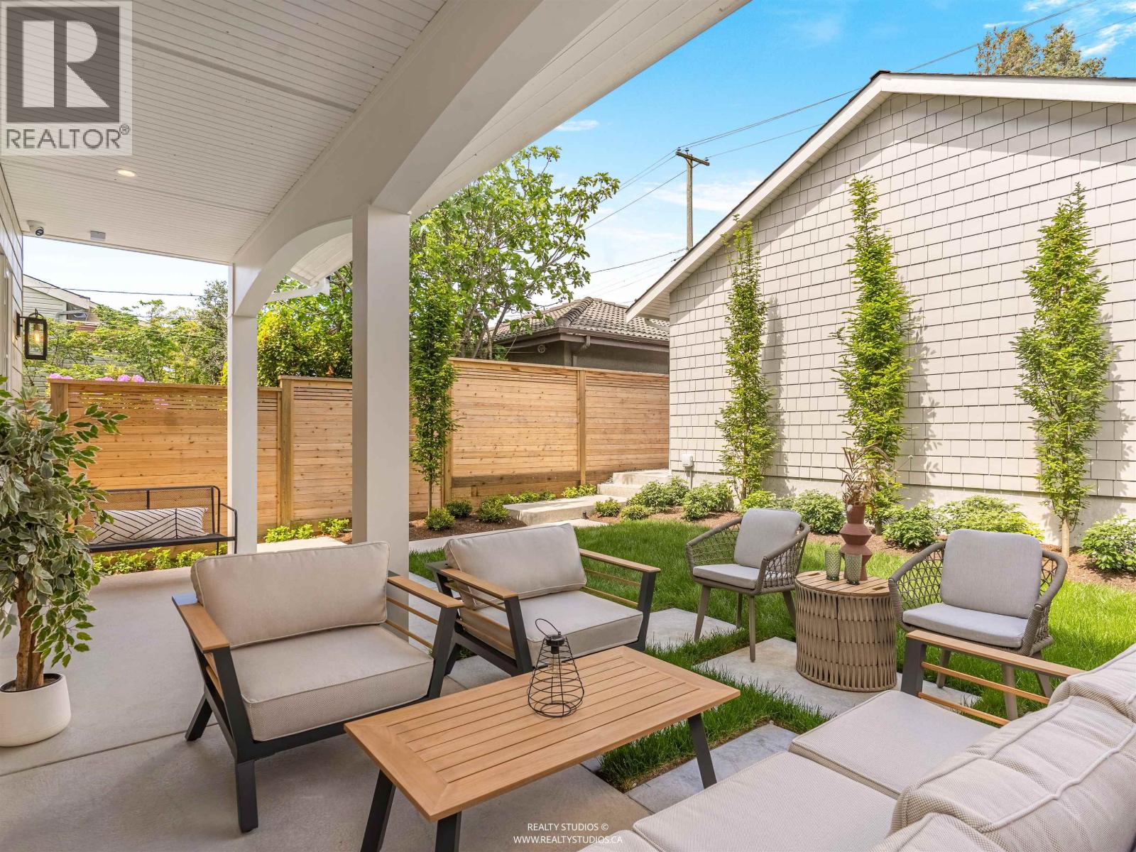 2 2043 W 45TH AVENUE, Vancouver