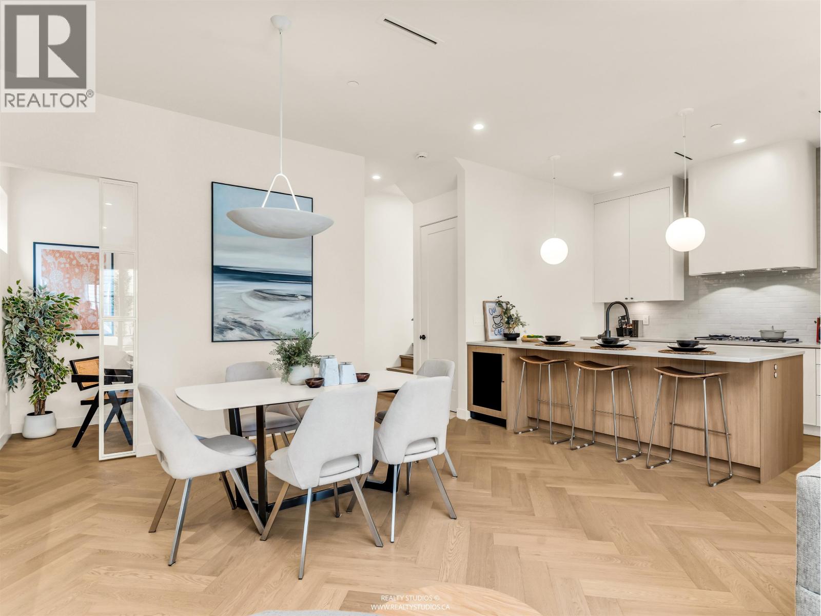 2 2043 W 45TH AVENUE, Vancouver