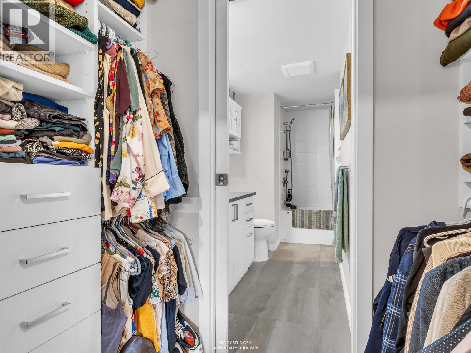 303 708 EIGHTH AVENUE, New Westminster