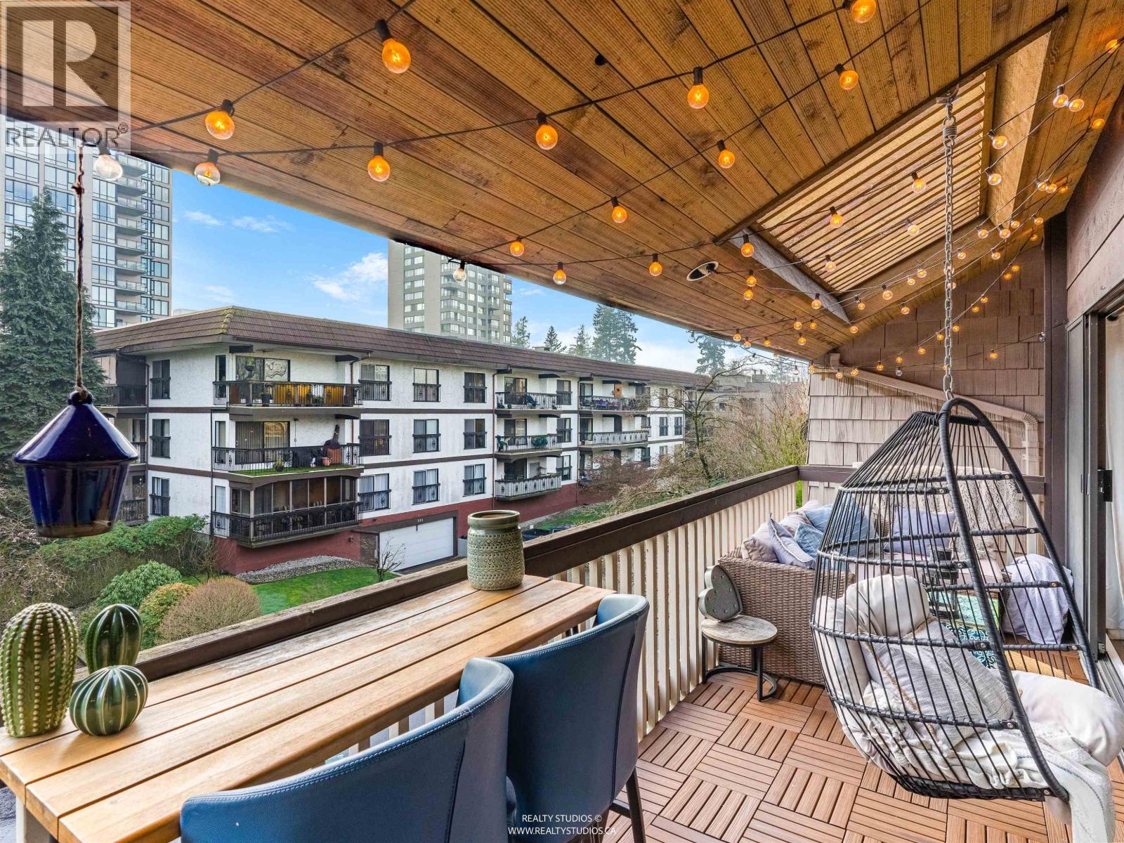 303 708 EIGHTH AVENUE, New Westminster