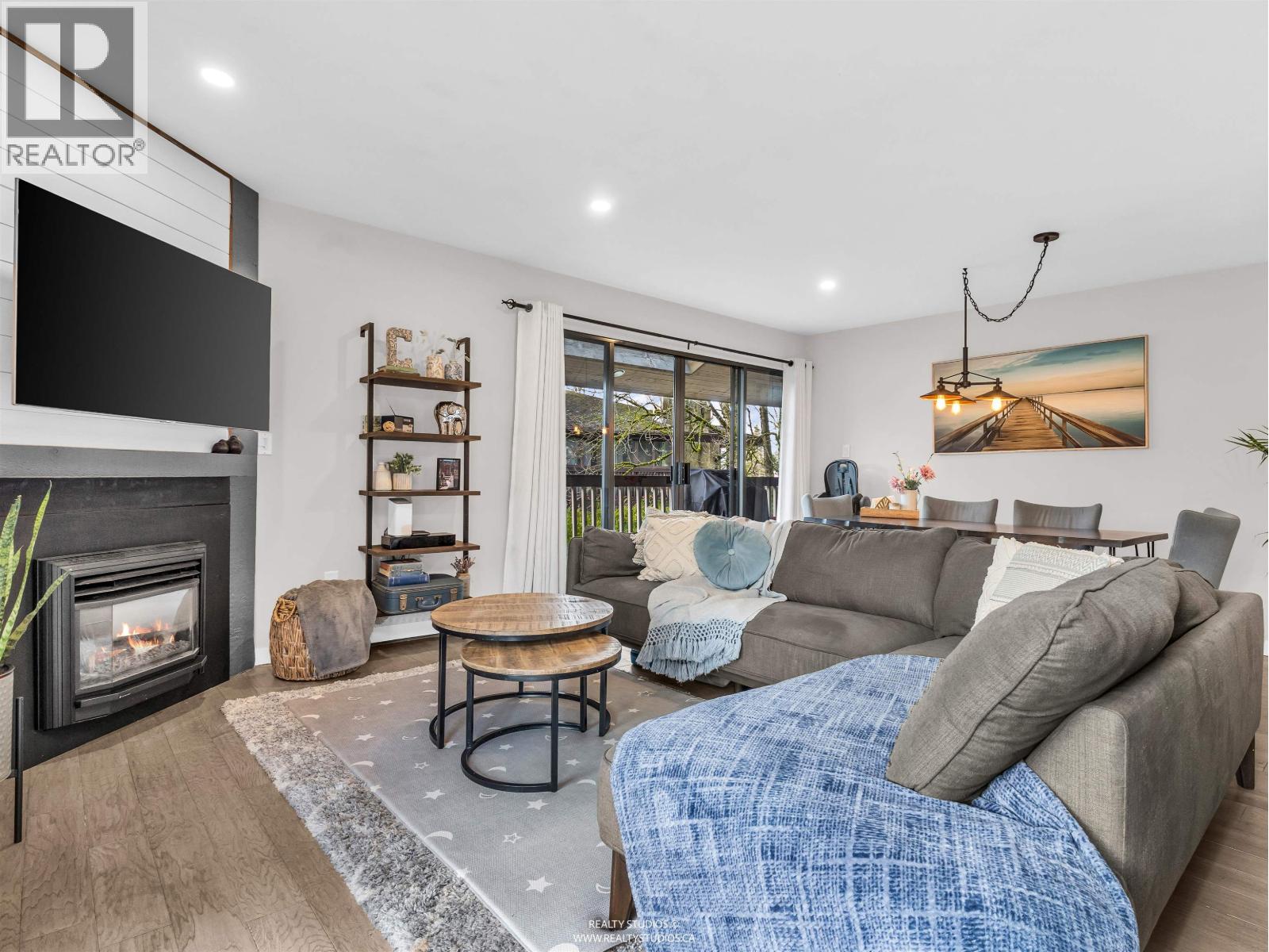 303 708 EIGHTH AVENUE, New Westminster