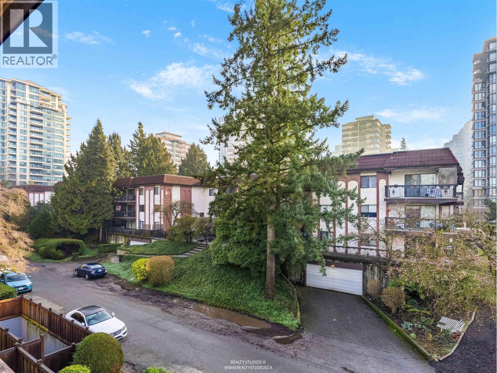 303 708 EIGHTH AVENUE, New Westminster