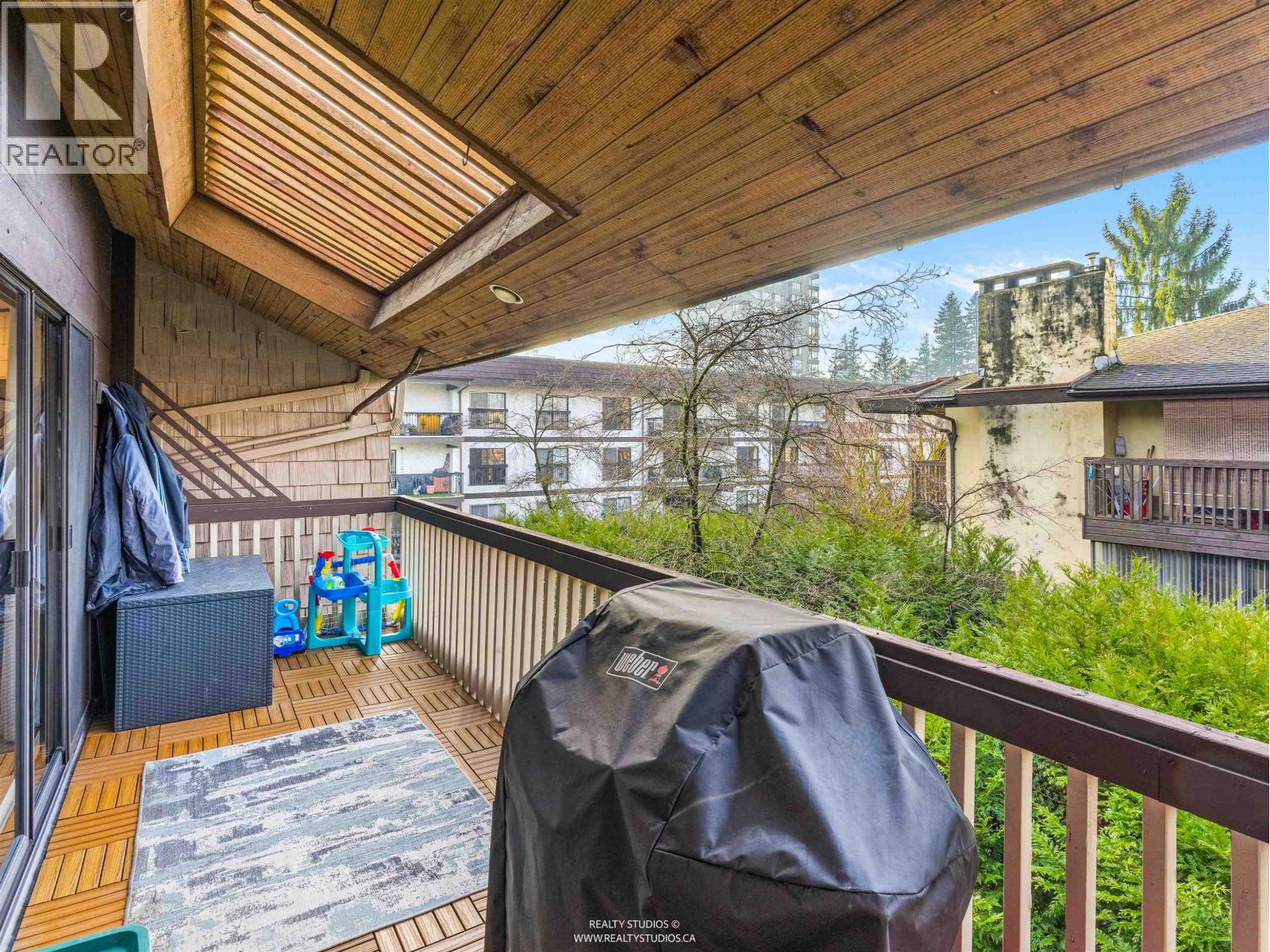 303 708 EIGHTH AVENUE, New Westminster