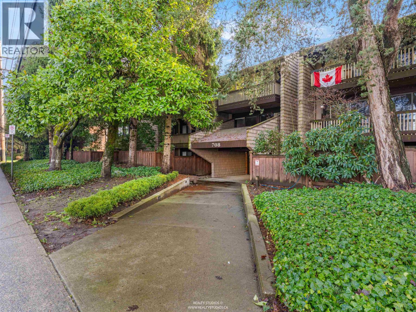 303 708 EIGHTH AVENUE, New Westminster