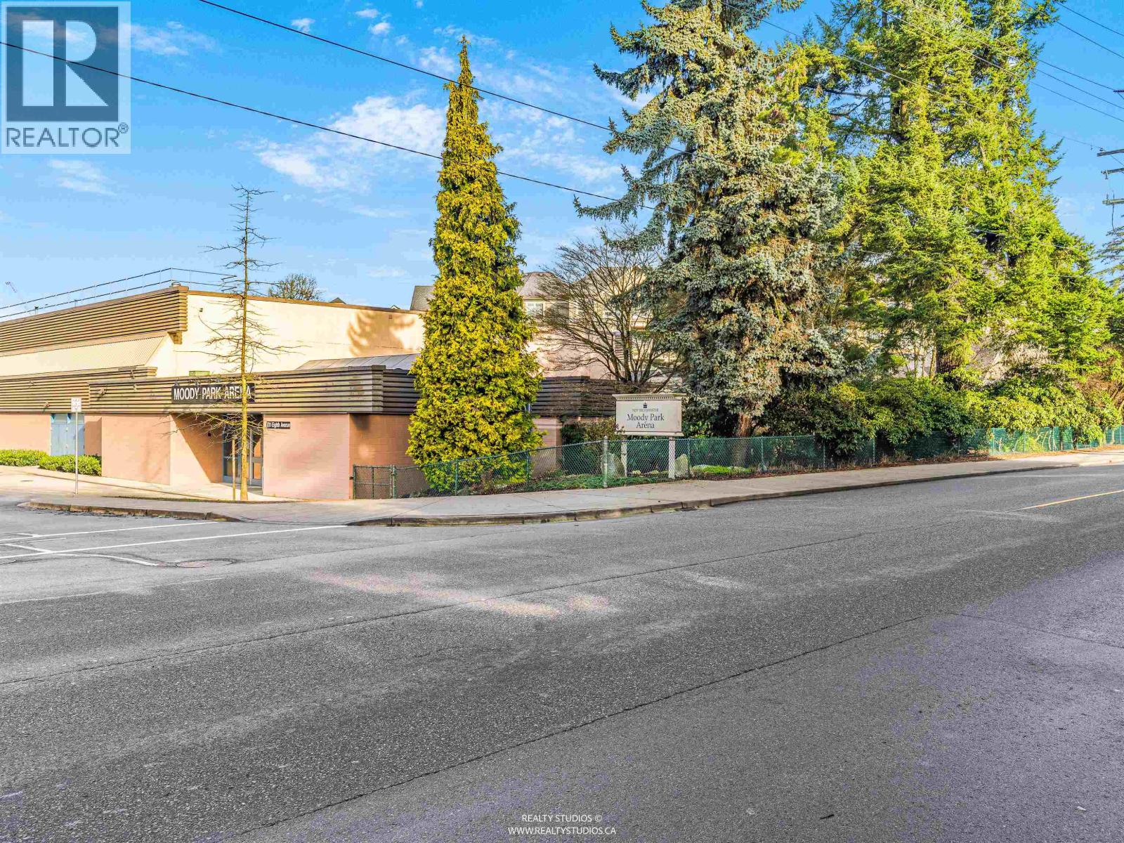 303 708 EIGHTH AVENUE, New Westminster