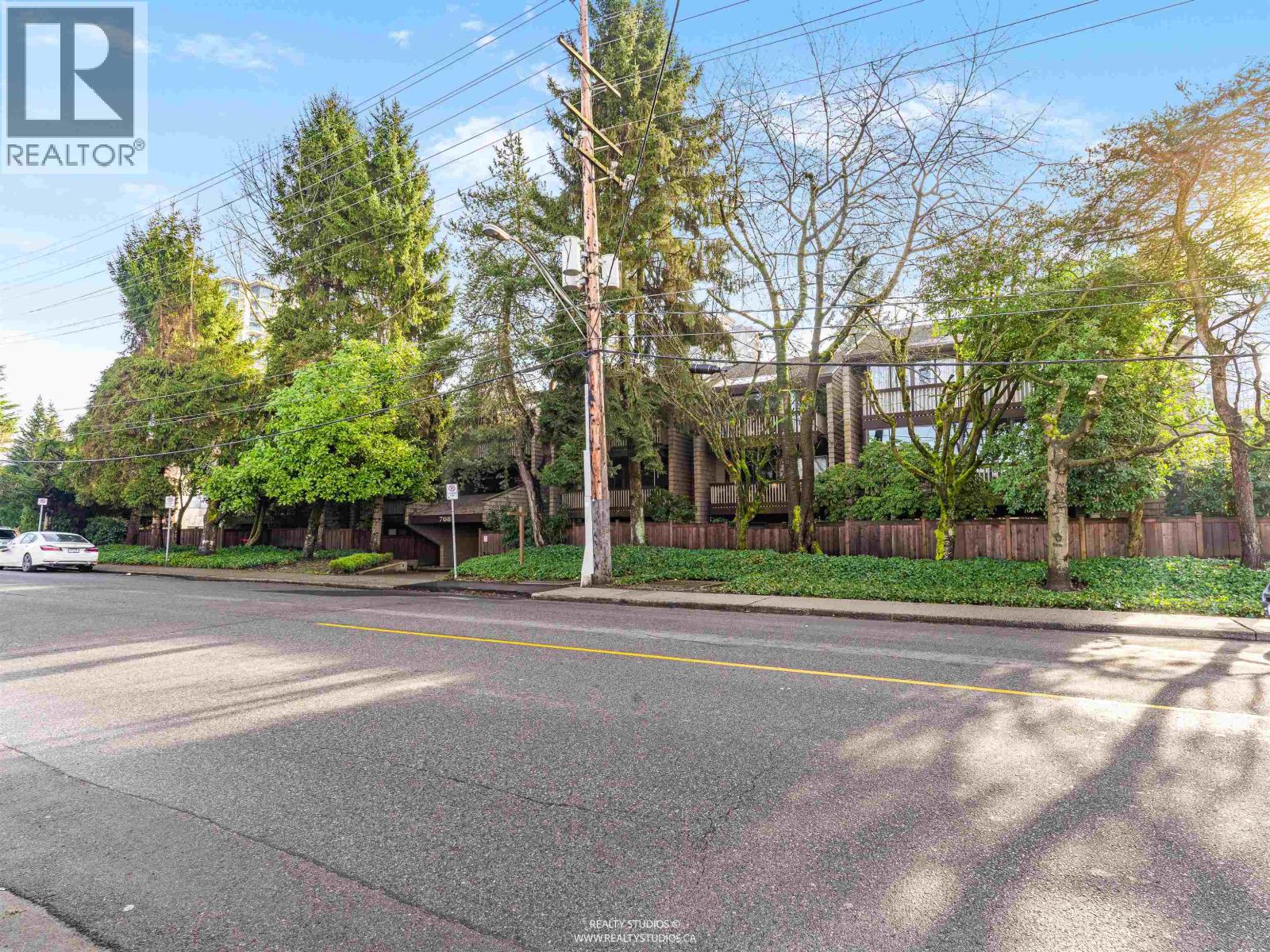 303 708 EIGHTH AVENUE, New Westminster