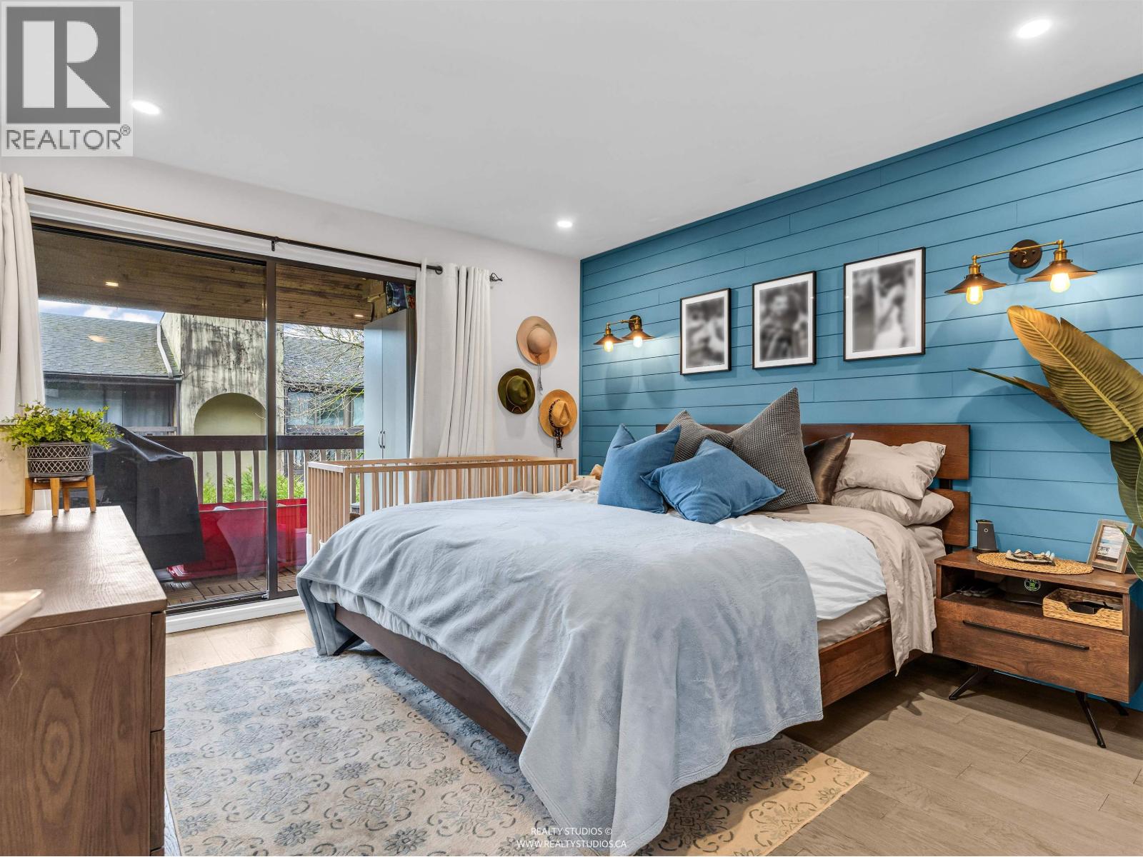 303 708 EIGHTH AVENUE, New Westminster