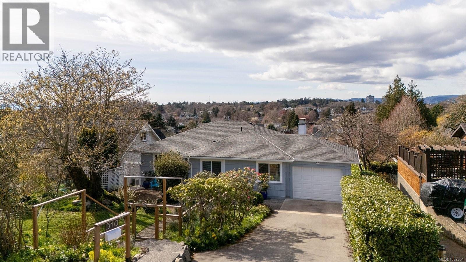 310 Windermere Pl, Victoria