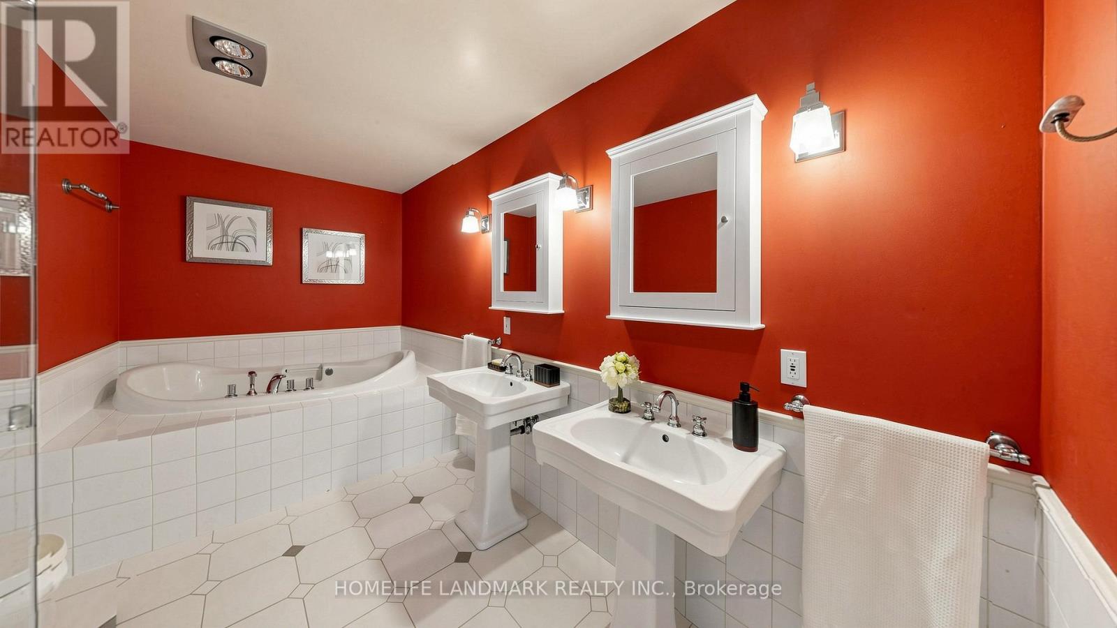 27 QUINCY CRESCENT - 23